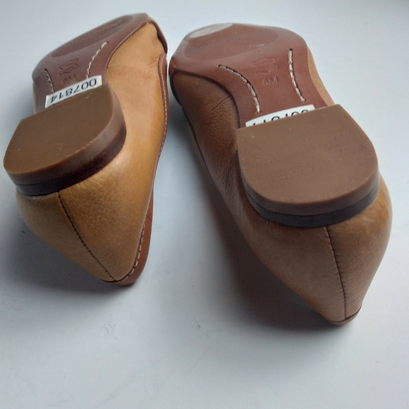 Michael  Kors pointy toe with buckle cognac color flat casual shoes size 6M - Picture 8 of 8